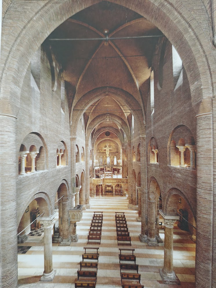 Navata interna del Duomo di Modena
